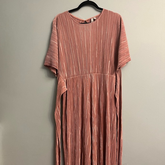 ASOS Pink Champagne Jumpsuit with Open Back - Picture 5 of 6